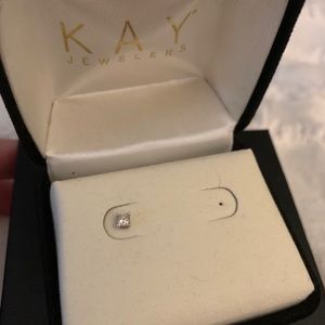 14k White gold diamond stud
